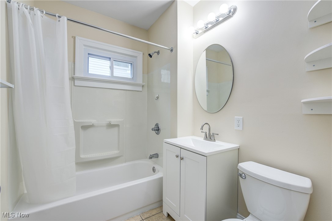 2085 Chesterland Avenue Lakewood OH 44107