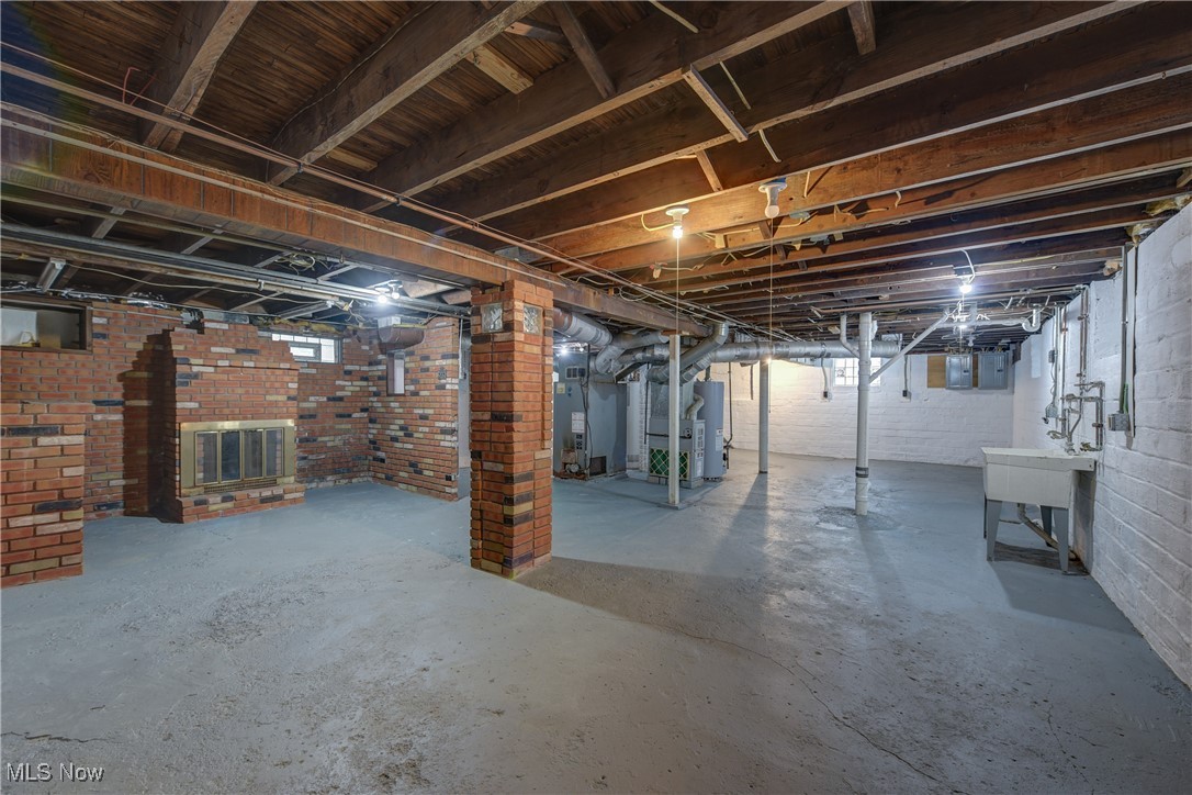 2085 Chesterland Avenue Lakewood OH 44107