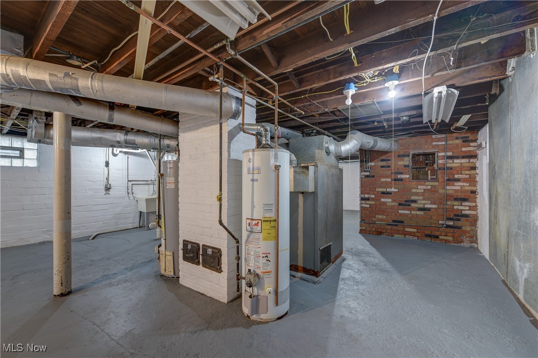 2085 Chesterland Avenue Lakewood OH 44107