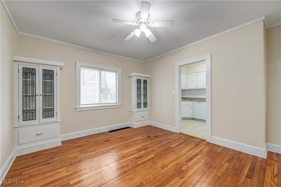 2085 Chesterland Avenue Lakewood OH 44107