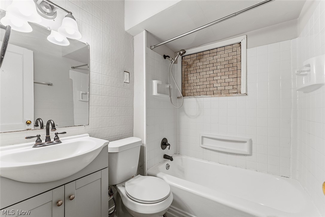 4512 Oak Park Avenue Cleveland OH 44109