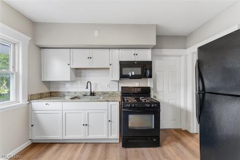 4512 Oak Park Avenue Cleveland OH 44109