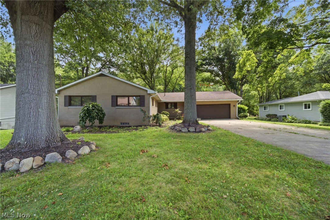 1097 Oak Tree Road Akron OH 44320