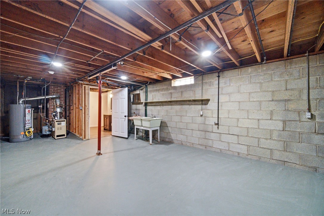 1097 Oak Tree Road Akron OH 44320