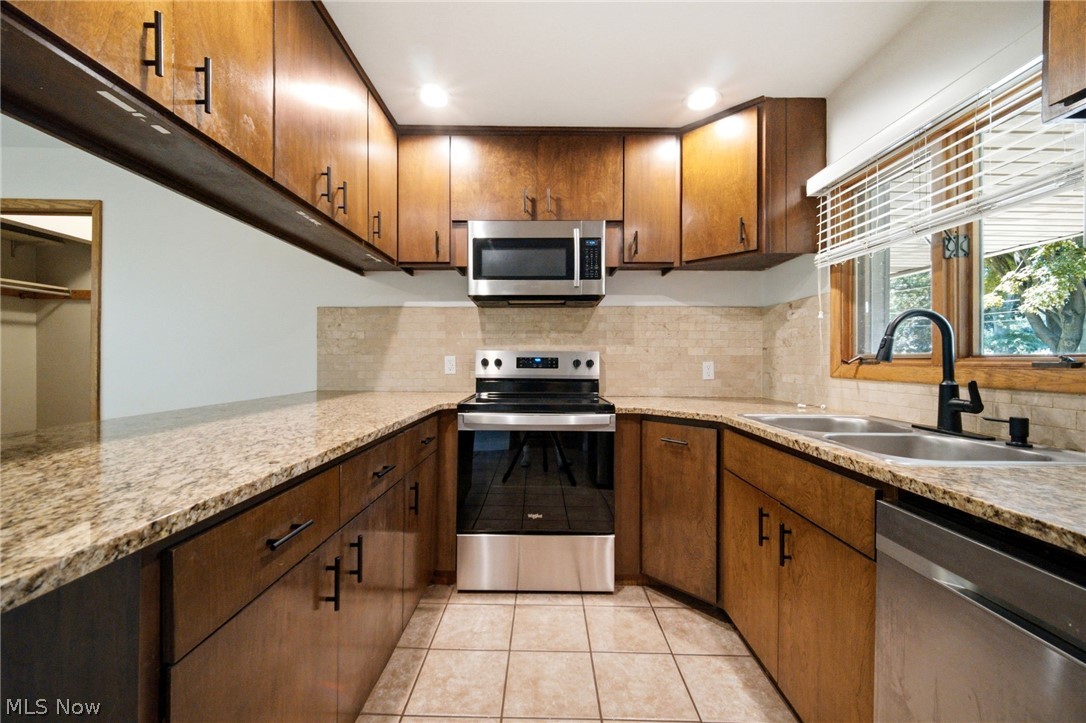 1097 Oak Tree Road Akron OH 44320