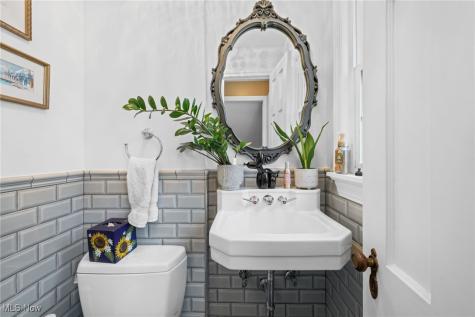 2244 Edgerton Road University Heights OH 44118