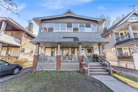 913 Helmsdale Road Cleveland Heights OH 44112