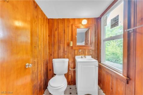 913 Helmsdale Road Cleveland Heights OH 44112