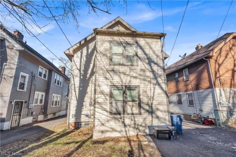 913 Helmsdale Road Cleveland Heights OH 44112