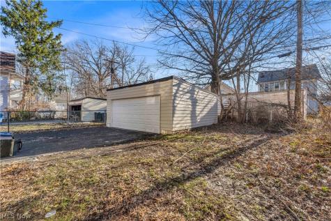913 Helmsdale Road Cleveland Heights OH 44112