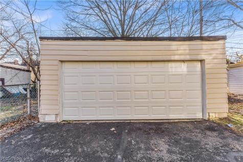 913 Helmsdale Road Cleveland Heights OH 44112