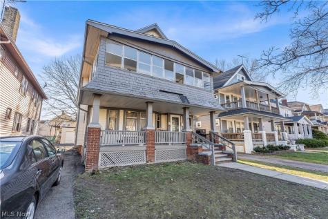 913 Helmsdale Road Cleveland Heights OH 44112