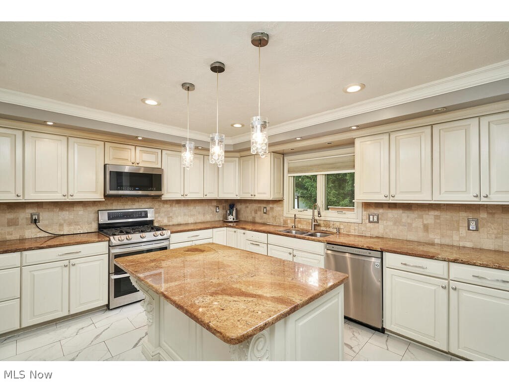 27798 Edgepark Drive North Olmsted OH 44070