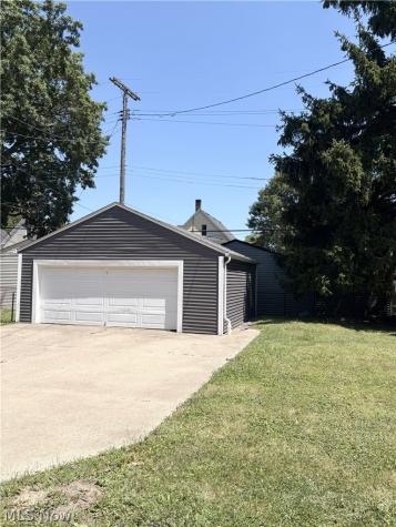 2049 West Boulevard Cleveland OH 44102