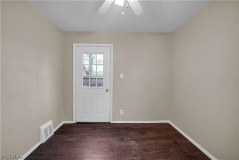 18721 Fairway Avenue Maple Heights OH 44137