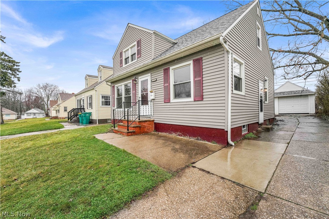 18721 Fairway Avenue Maple Heights OH 44137