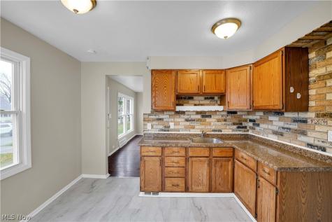 18721 Fairway Avenue Maple Heights OH 44137