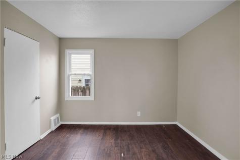 18721 Fairway Avenue Maple Heights OH 44137