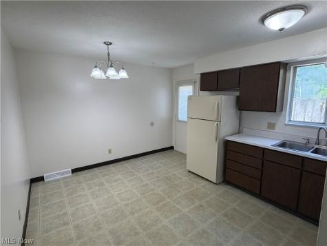 672 Loomis Avenue Cuyahoga Falls OH 44221