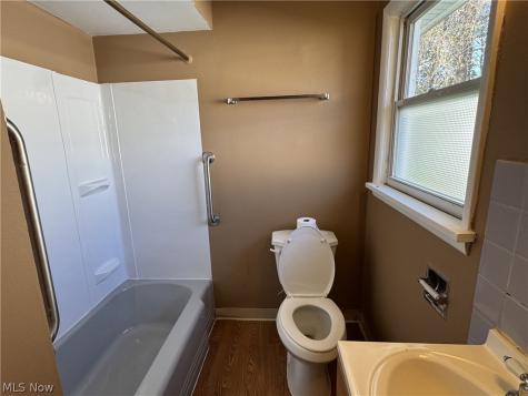 2350 Newton Street Akron OH 44305