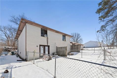 12445 Cleveland Avenue NW Uniontown OH 44685