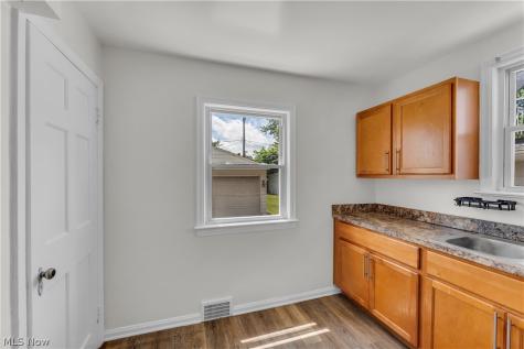 16004 Invermere Avenue Cleveland OH 44128