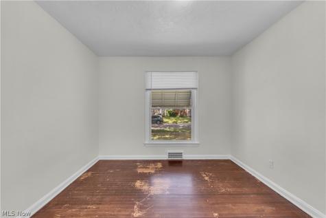16004 Invermere Avenue Cleveland OH 44128