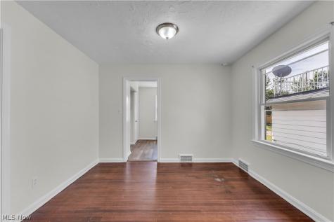 16004 Invermere Avenue Cleveland OH 44128