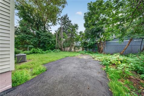 10524 Lee Avenue Cleveland OH 44106
