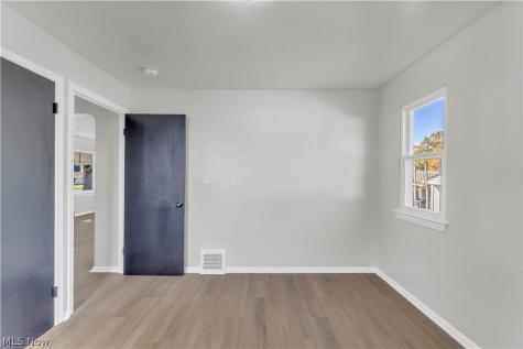 5420 Oakwood Avenue Maple Heights OH 44137