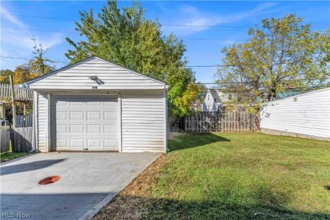 5420 Oakwood Avenue Maple Heights OH 44137