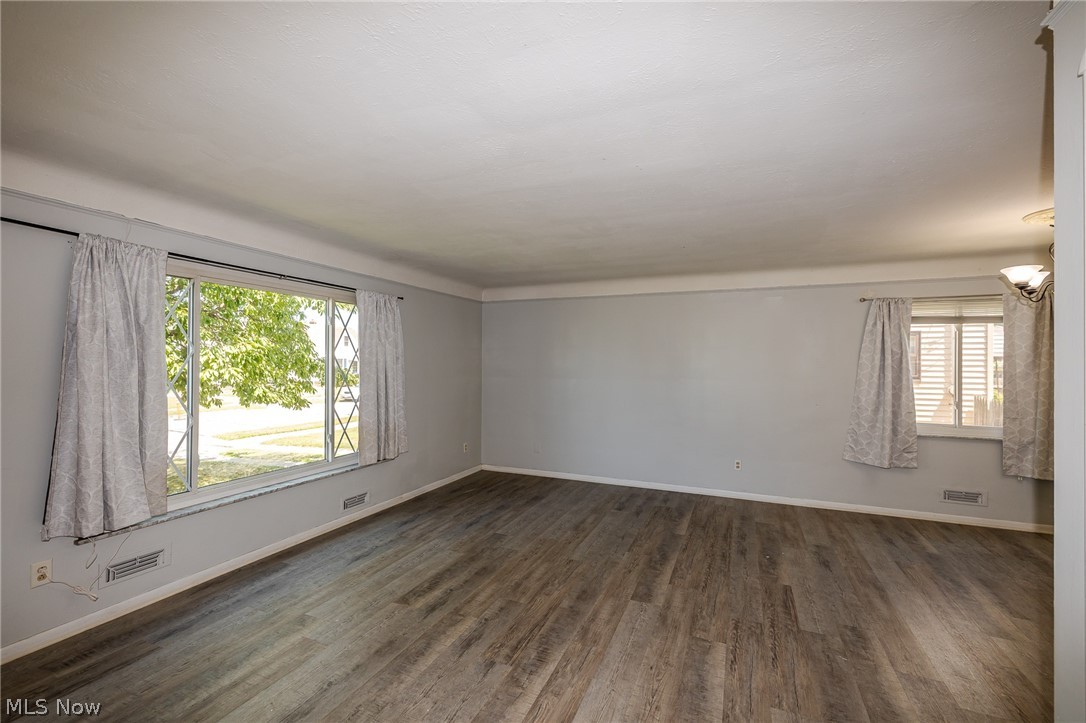 8221 Pelham Drive Parma OH 44129