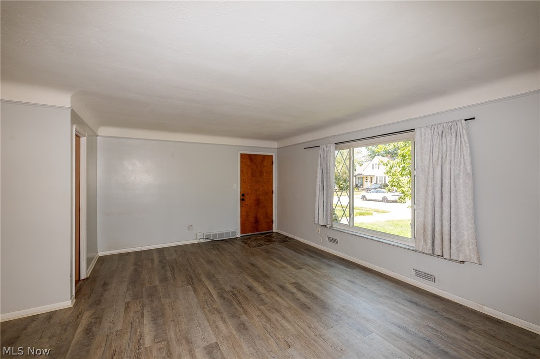 8221 Pelham Drive Parma OH 44129