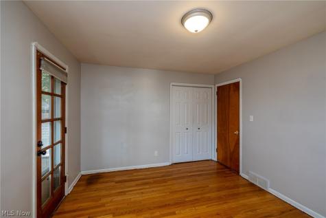 8221 Pelham Drive Parma OH 44129