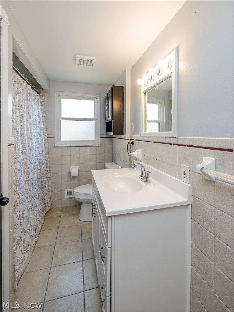 8221 Pelham Drive Parma OH 44129