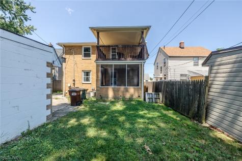 8221 Pelham Drive Parma OH 44129