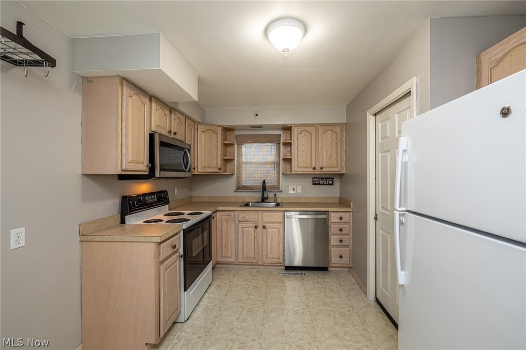 8221 Pelham Drive Parma OH 44129