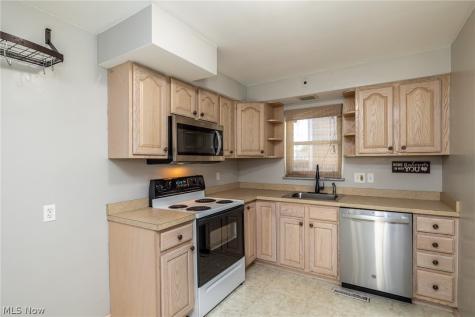 8221 Pelham Drive Parma OH 44129