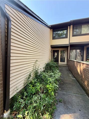 4471 Habersham Lane S Richmond Heights OH 44143