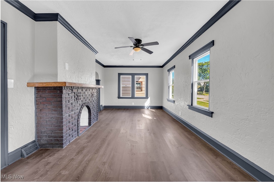 8302 Pinegrove Avenue Parma OH 44129