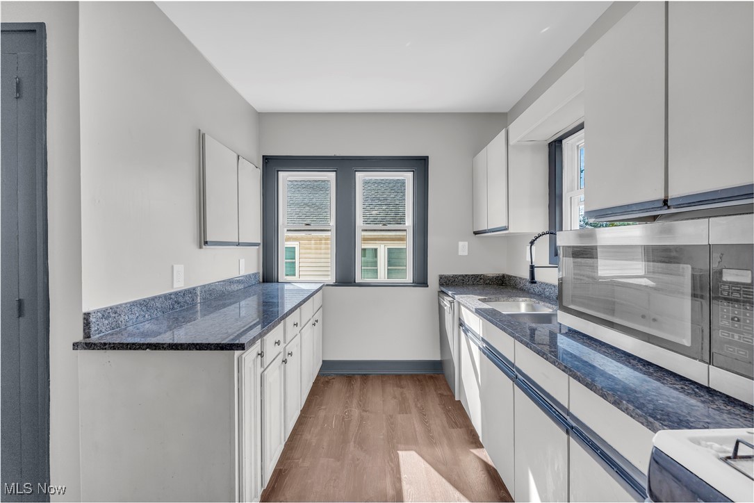 8302 Pinegrove Avenue Parma OH 44129