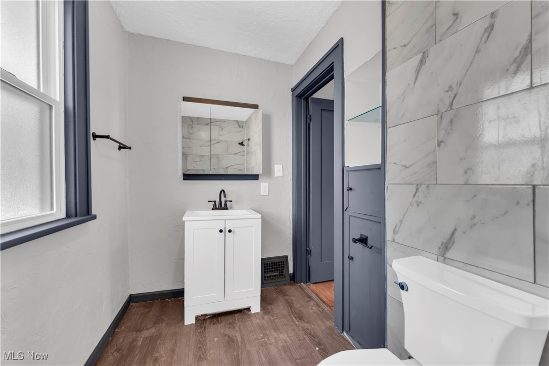 8302 Pinegrove Avenue Parma OH 44129