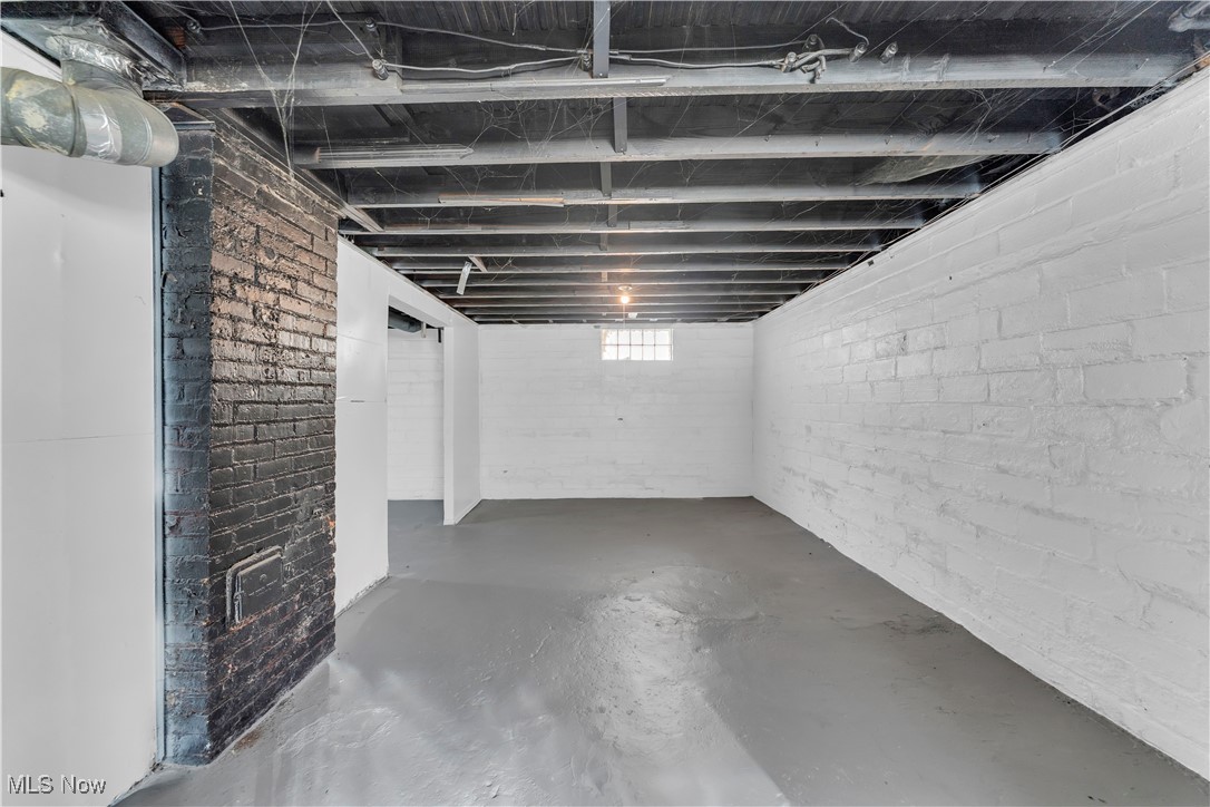 8302 Pinegrove Avenue Parma OH 44129