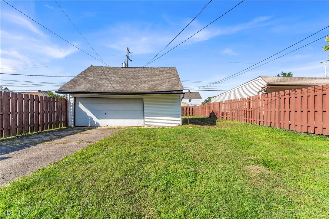 8302 Pinegrove Avenue Parma OH 44129