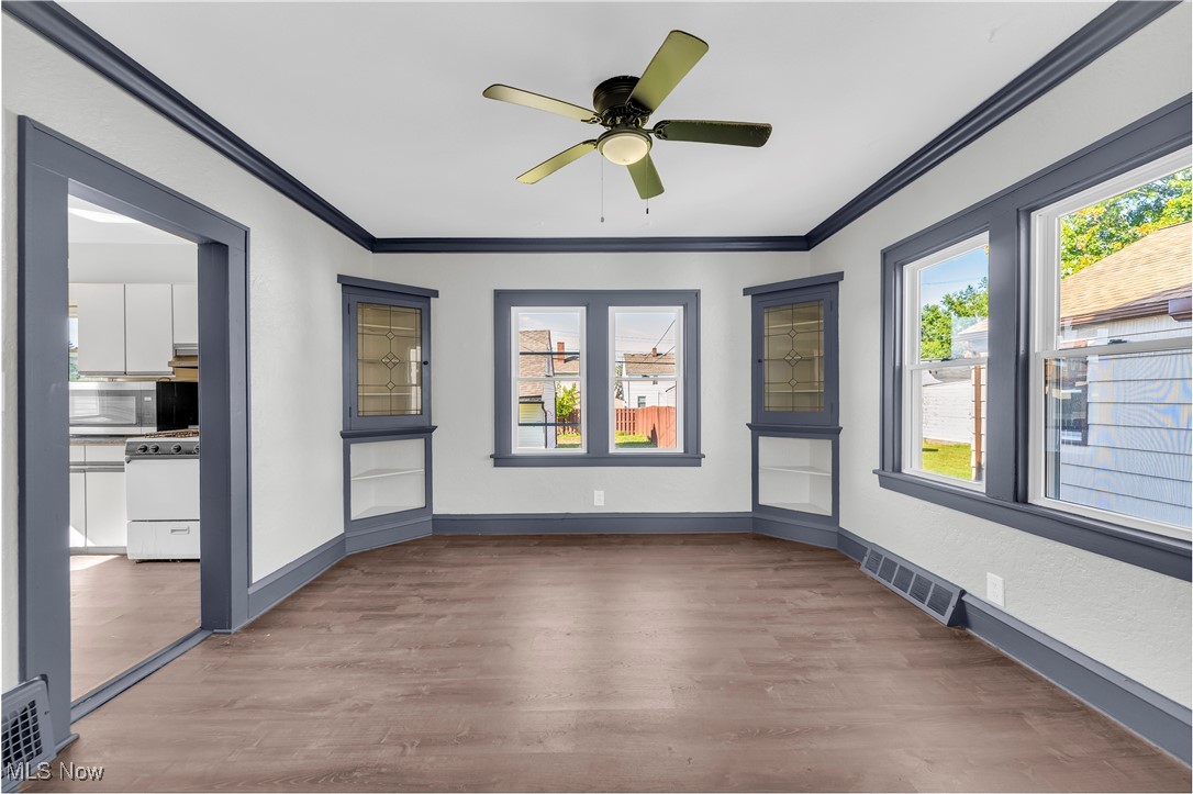 8302 Pinegrove Avenue Parma OH 44129