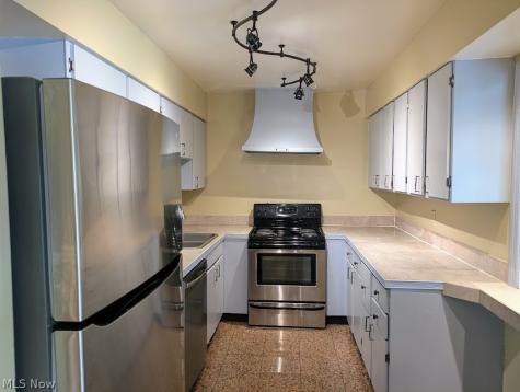 25 Trenton Square Euclid OH 44143