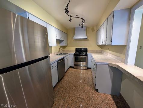 25 Trenton Square Euclid OH 44143