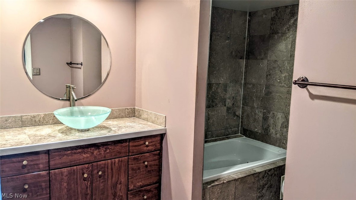 25 Trenton Square Euclid OH 44143