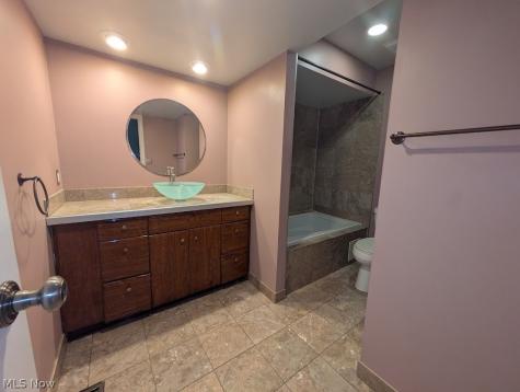 25 Trenton Square Euclid OH 44143