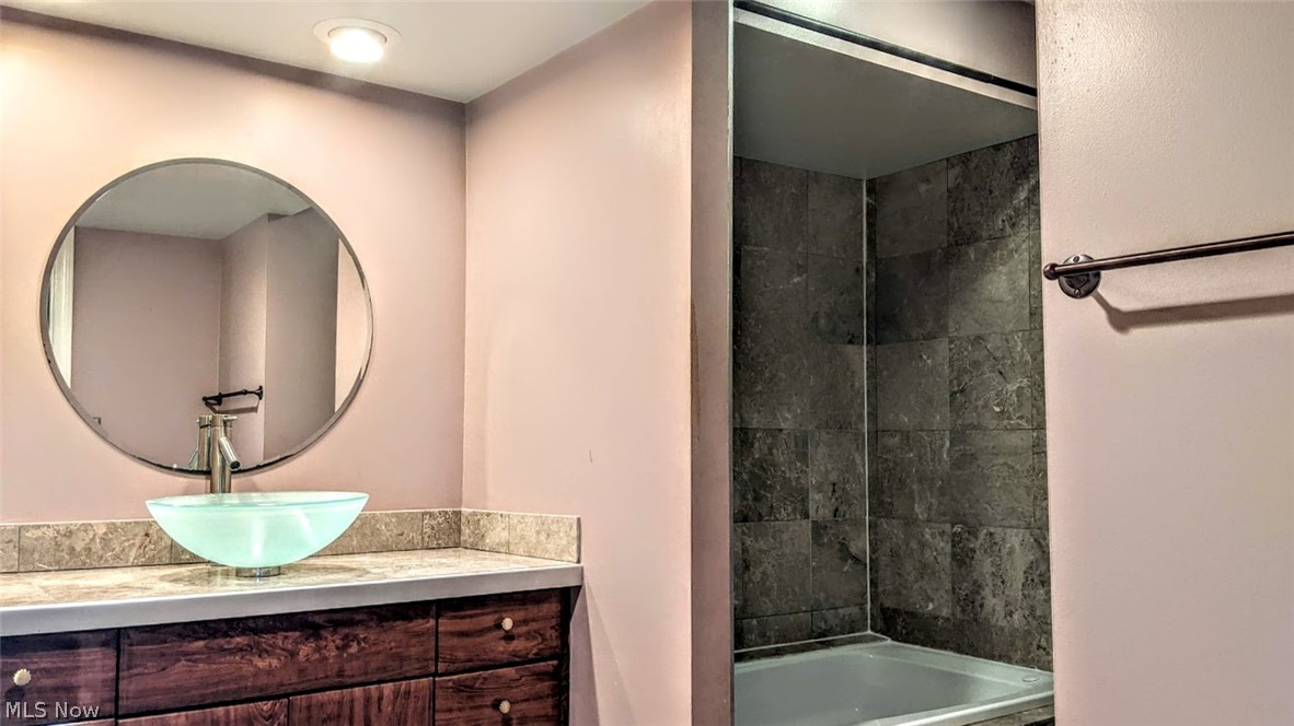 25 Trenton Square Euclid OH 44143